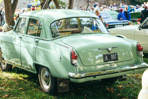 The Ultimate Guide to Caring for Afro-Textured Hair in Humid Climates: Tips for Styling and Maintenance